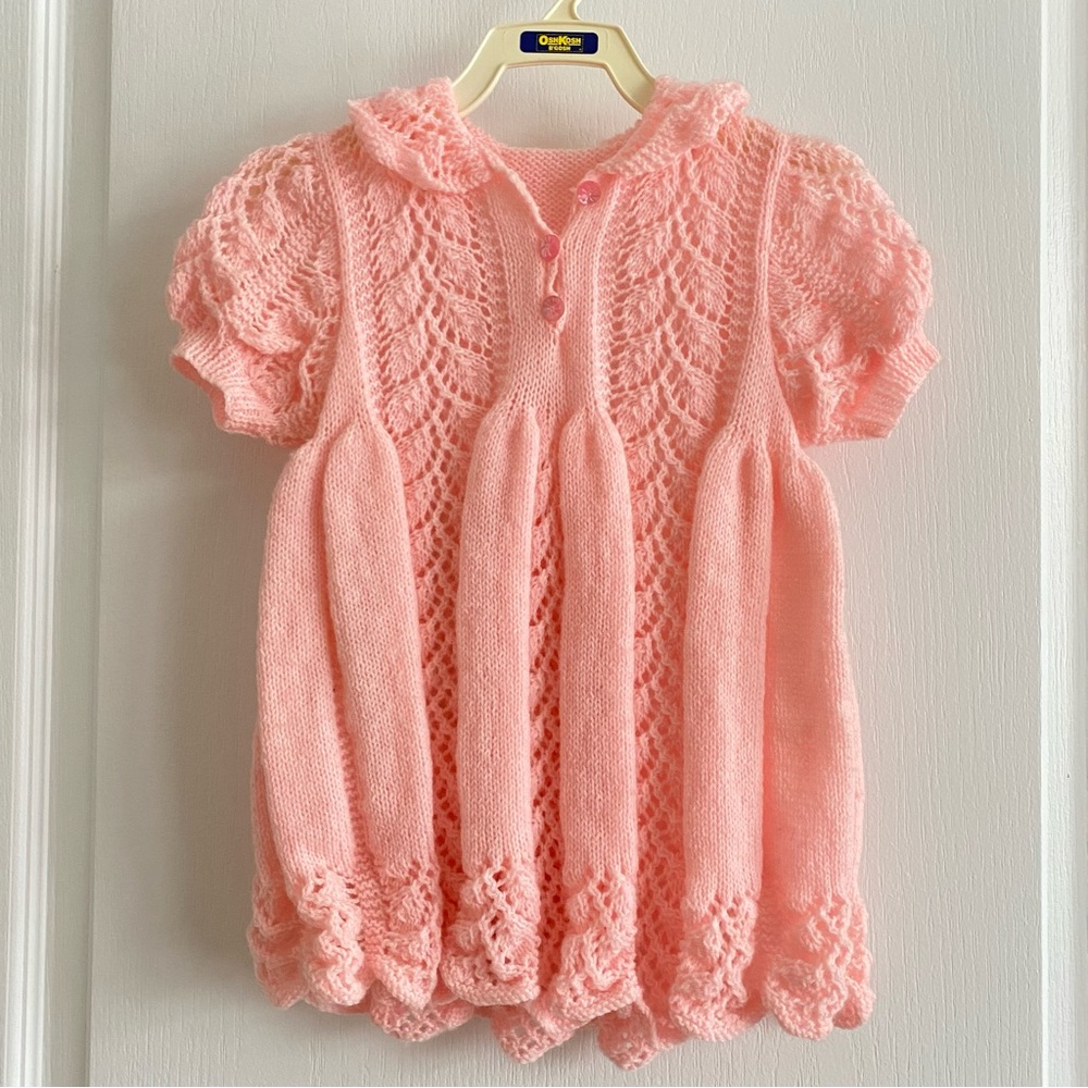 Adorable knitted pink dress w/ ribbon 🩷